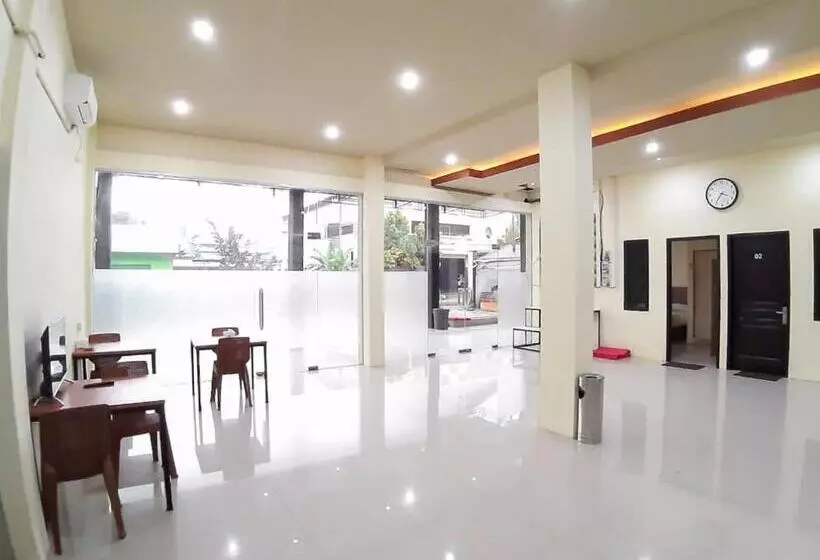 Hotelli Reddoorz Syariah Near Transmart Jambi 2