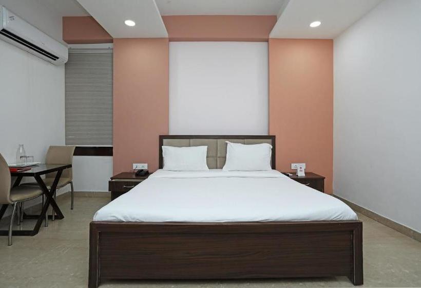 Hotel Vaccinated Staff  Spot On 73715 Gc Jain Atithi Grah