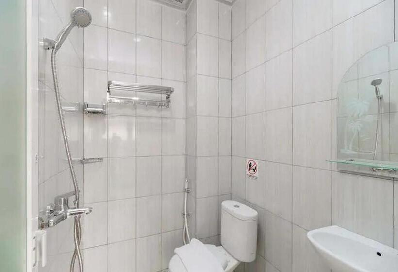 בית מלון כפרי Villa Kampoeng City Wonosalam Mitra Reddoorz