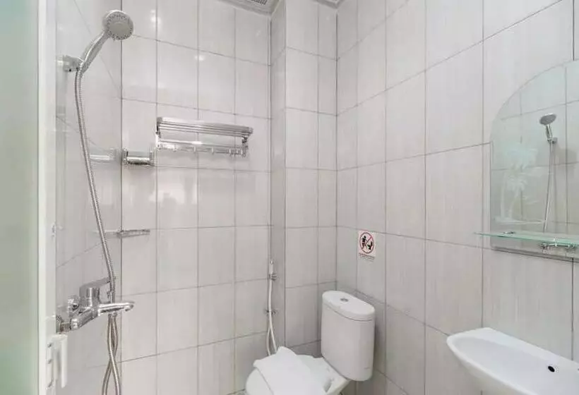 Hotelli Villa Kampoeng City Wonosalam Mitra Reddoorz