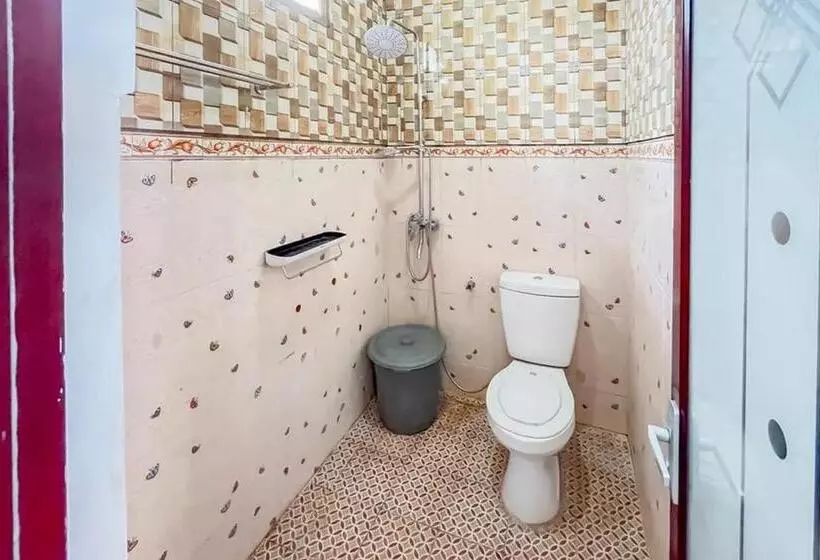 Hotelli Villa Kampoeng City Wonosalam Mitra Reddoorz