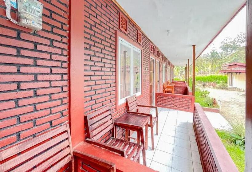 בית מלון כפרי Villa Kampoeng City Wonosalam Mitra Reddoorz