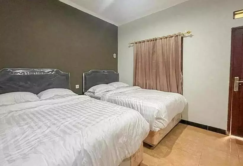 Hotelli Villa Kampoeng City Wonosalam Mitra Reddoorz