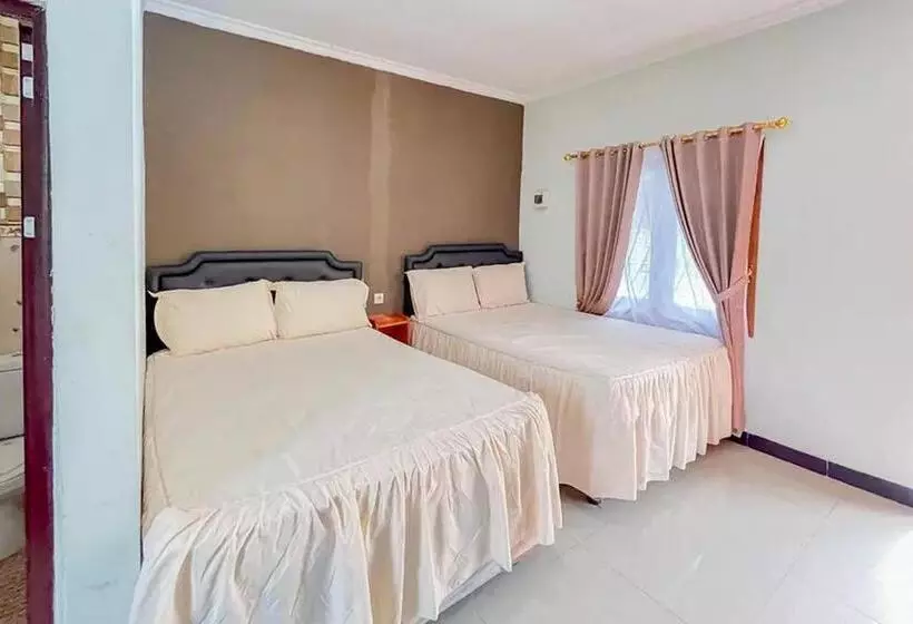 Hotelli Villa Kampoeng City Wonosalam Mitra Reddoorz