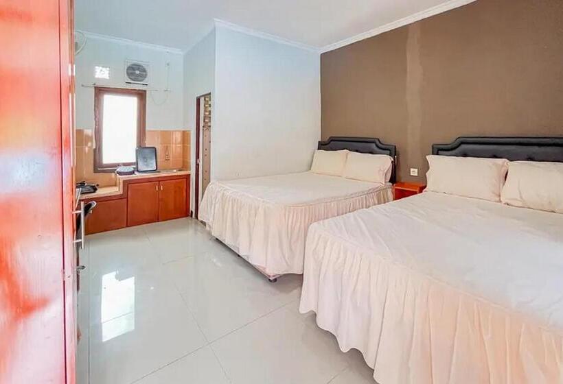 בית מלון כפרי Villa Kampoeng City Wonosalam Mitra Reddoorz