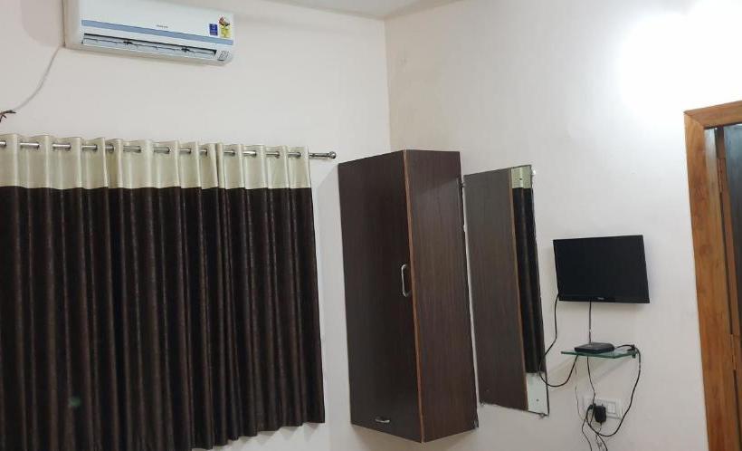 ホテル Vishwa Geeta Palace