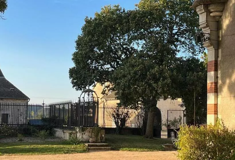 ペンション Château Du Mauny, Gîtes Et Chambres D Hôtes En Bourgogne