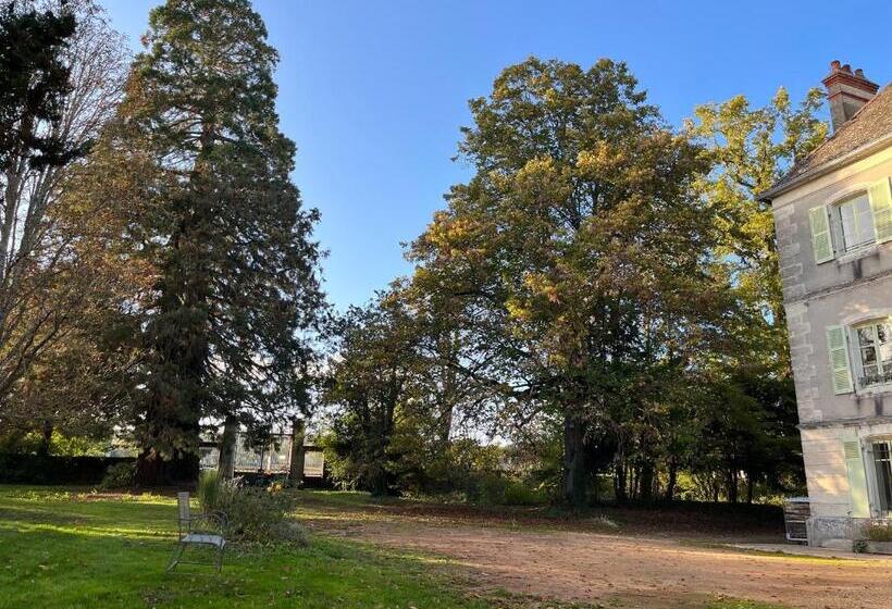 بنسيون Château Du Mauny, Gîtes Et Chambres D Hôtes En Bourgogne