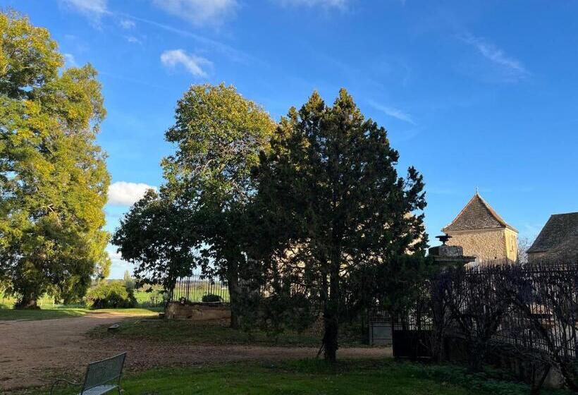 بنسيون Château Du Mauny, Gîtes Et Chambres D Hôtes En Bourgogne
