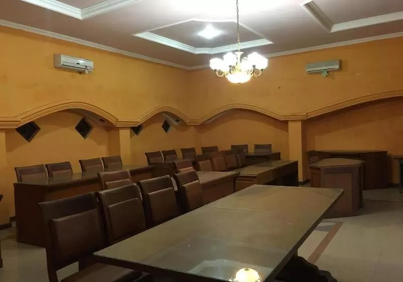 Hotelli Alami Near Alun Alun Klaten