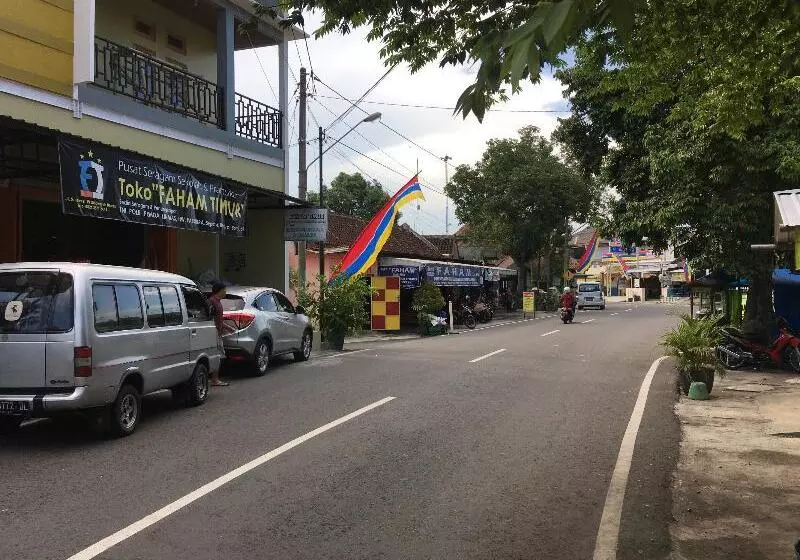 Hotelli Alami Near Alun Alun Klaten