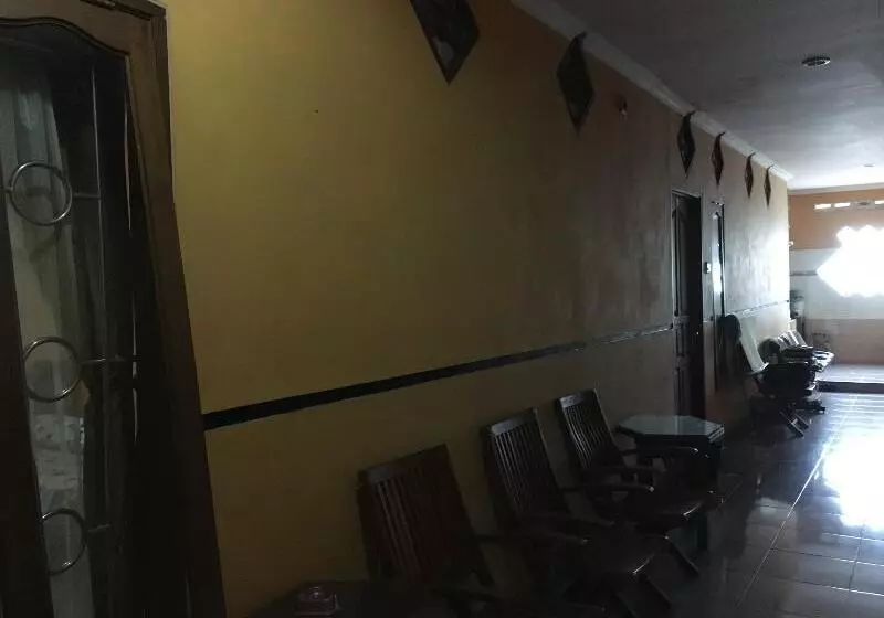 Hotelli Alami Near Alun Alun Klaten