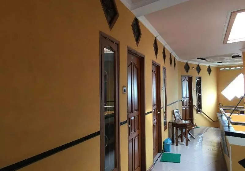 Hotelli Alami Near Alun Alun Klaten