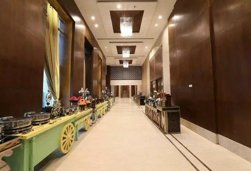 Hotelli Tivoli Royal Palace