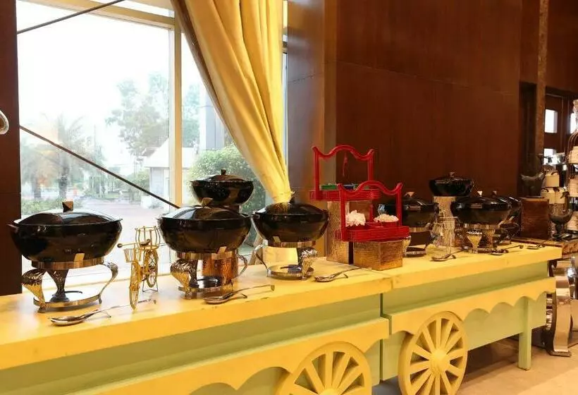 Hotelli Tivoli Royal Palace