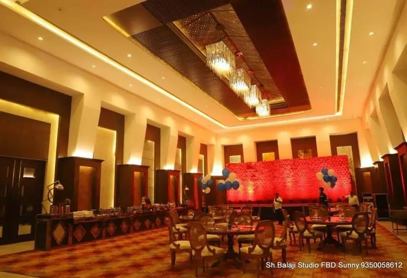 Hotelli Tivoli Royal Palace