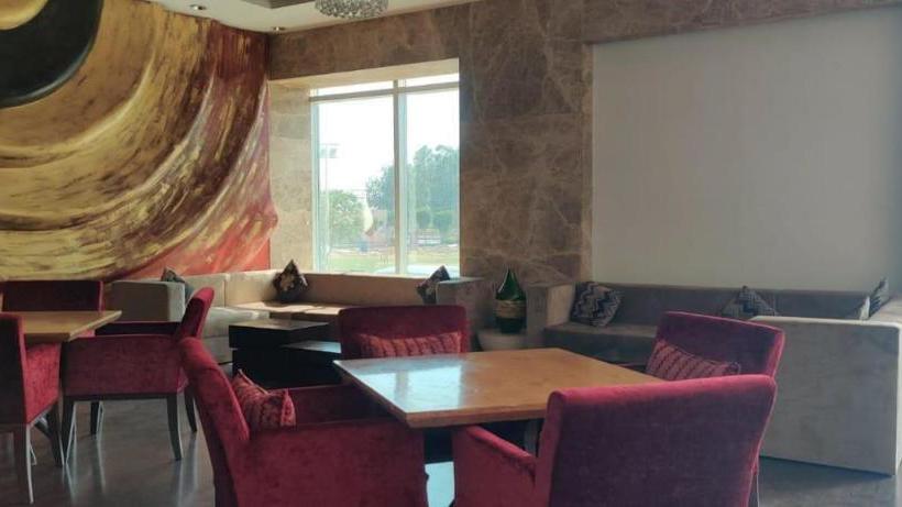 Hotel Tivoli Royal Palace