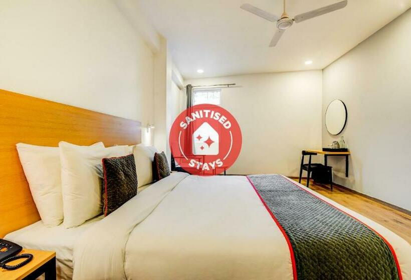 Отель Vaccinated Staff Oyo Town House 402  Santosh Palace