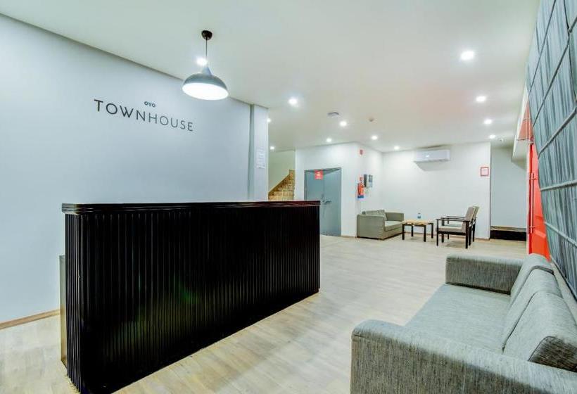 Отель Vaccinated Staff Oyo Town House 402  Santosh Palace