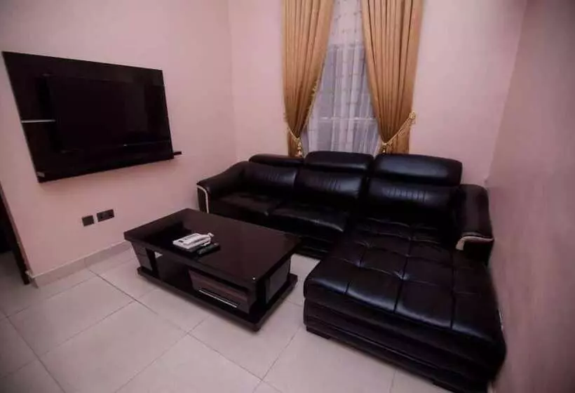 Fobbs Apartments And Suites