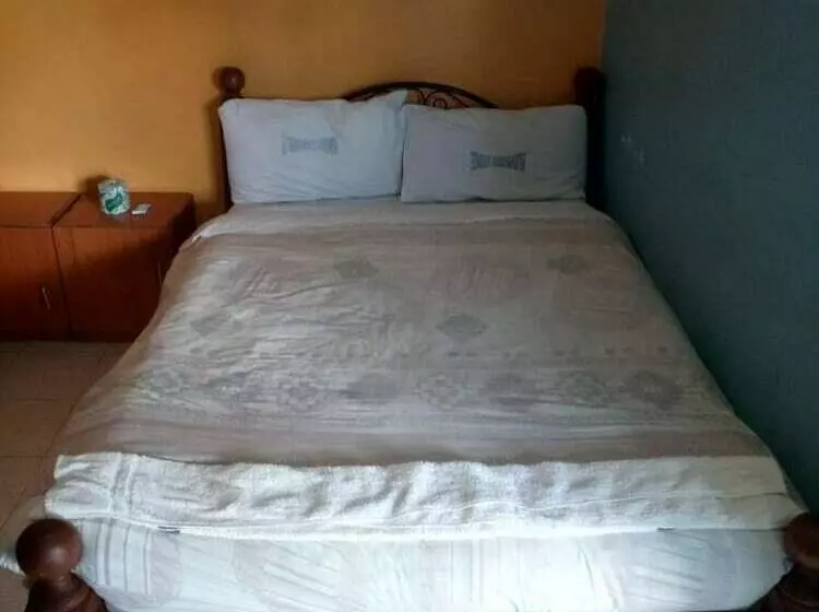 هتل Flavours Lodge   Gilgil