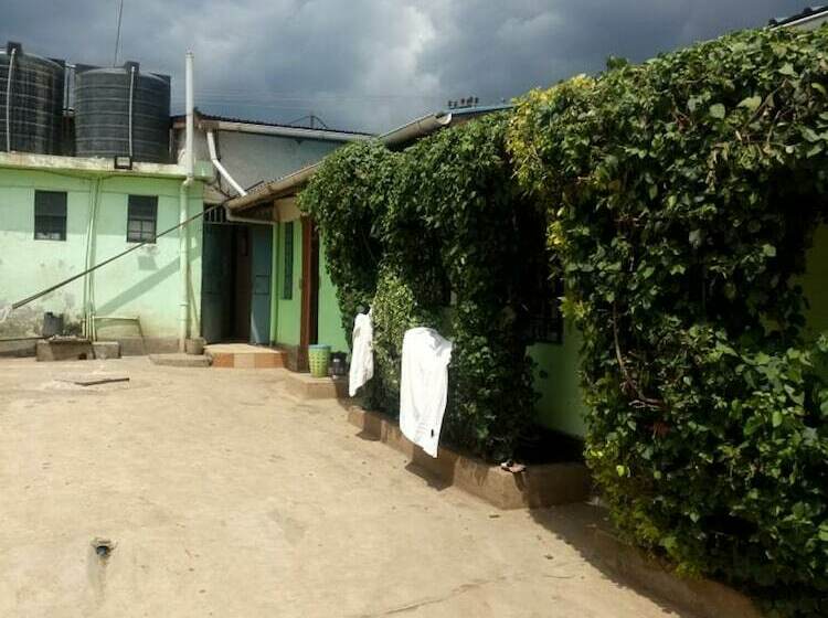 هتل Flavours Lodge Gilgil