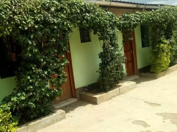 هتل Flavours Lodge   Gilgil