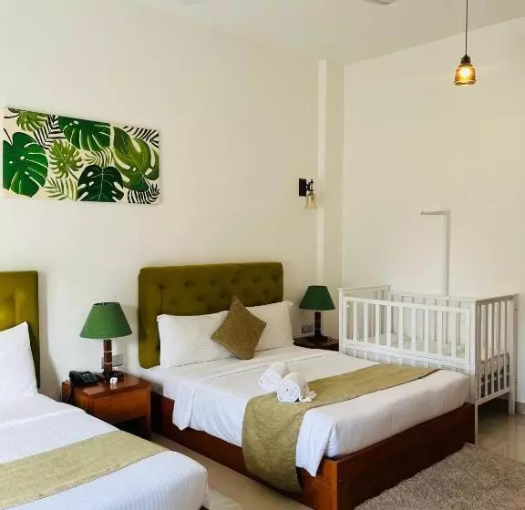 J Leaf Hotel By Blue Bird