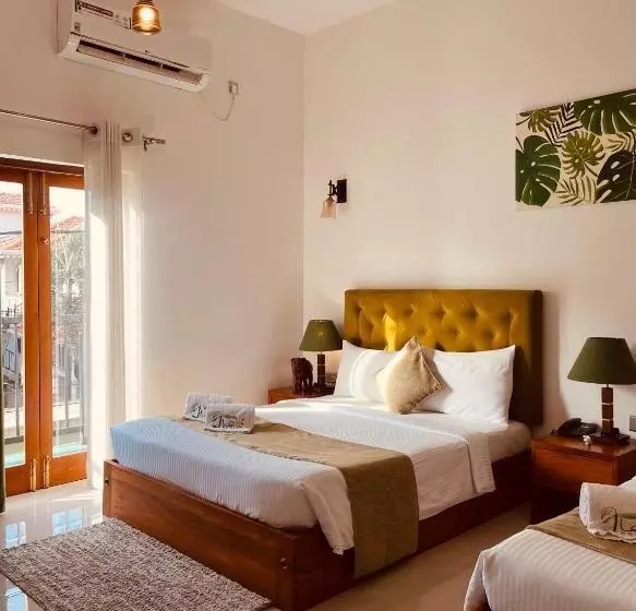 J Leaf Hotel By Blue Bird