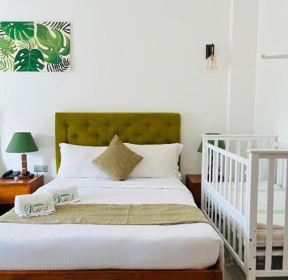 J Leaf Hotel By Blue Bird