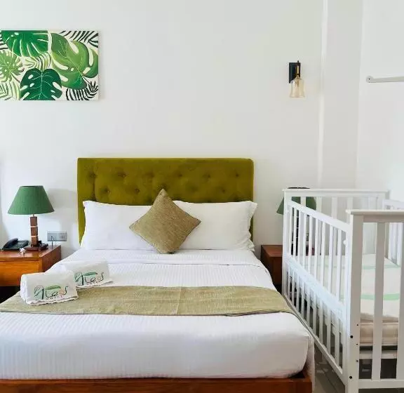 J Leaf Hotel By Blue Bird