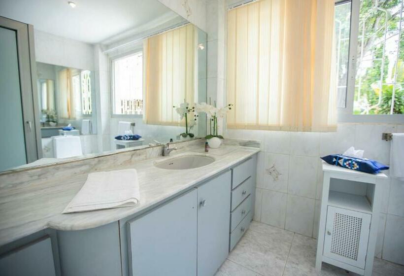 هتل La Baie Des Orchidées