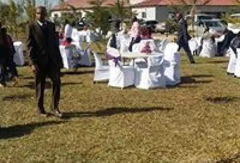 هتل Moyo Lodge