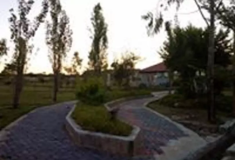 هتل Moyo Lodge