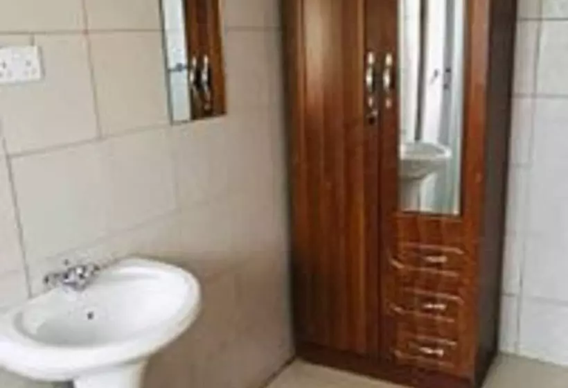 هتل Moyo Lodge