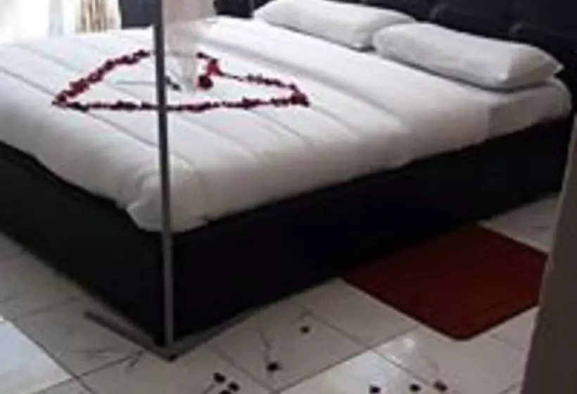 هتل Moyo Lodge