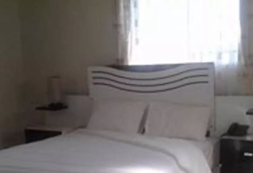 هتل Moyo Lodge