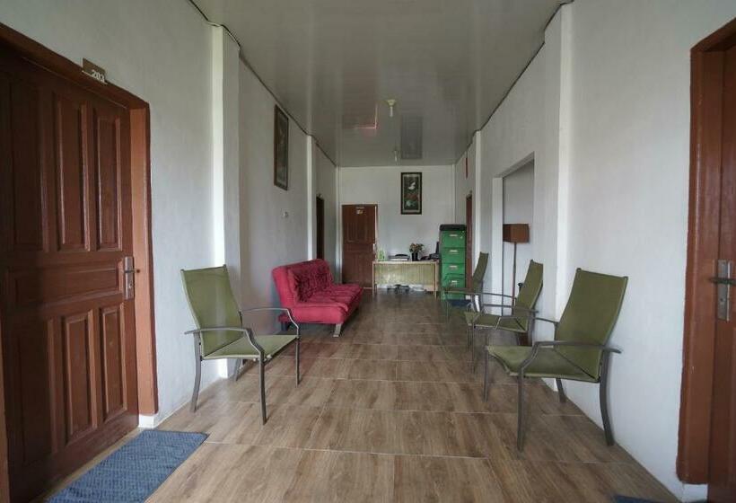 בית מלון כפרי Oyo 90645 Karisma Residence