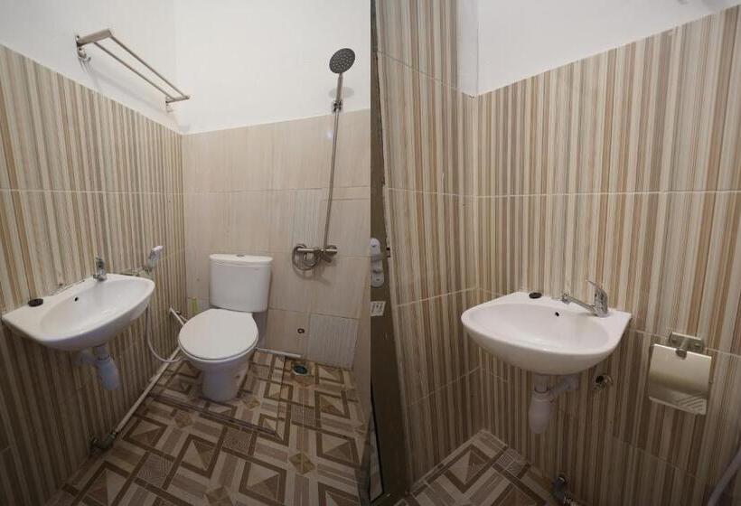 בית מלון כפרי Oyo 90645 Karisma Residence