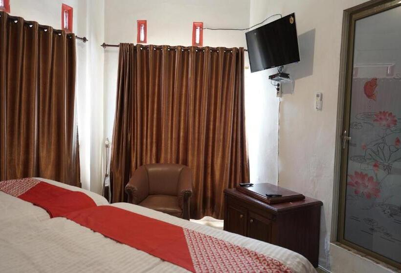 בית מלון כפרי Oyo 90645 Karisma Residence