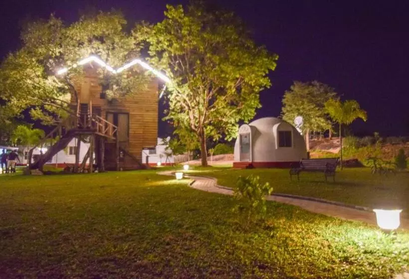 هتل The Lion Kingdom Sigiriya