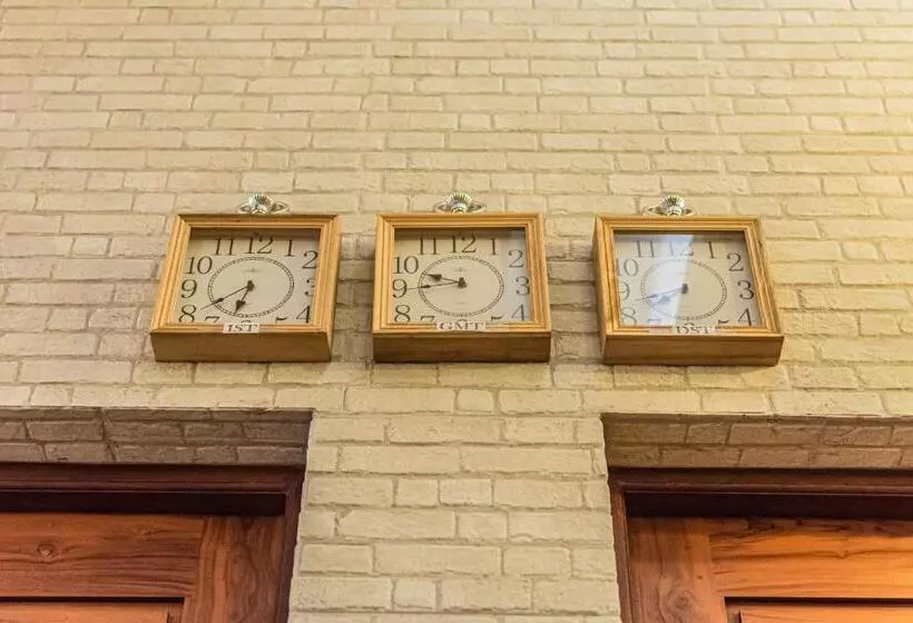 J Leaf Hotel By Blue Bird