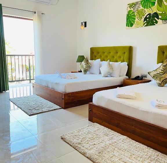 J Leaf Hotel By Blue Bird