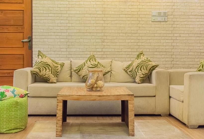 J Leaf Hotel By Blue Bird