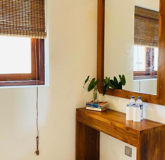 J Leaf Hotel By Blue Bird