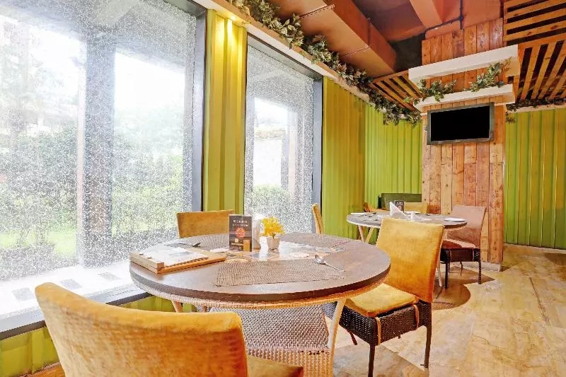 Hotelli Capital O 82341  Pallavii Aviidaa