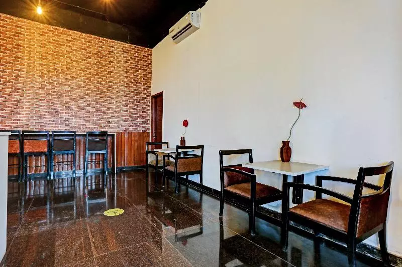 Hotelli Capital O 82341  Pallavii Aviidaa