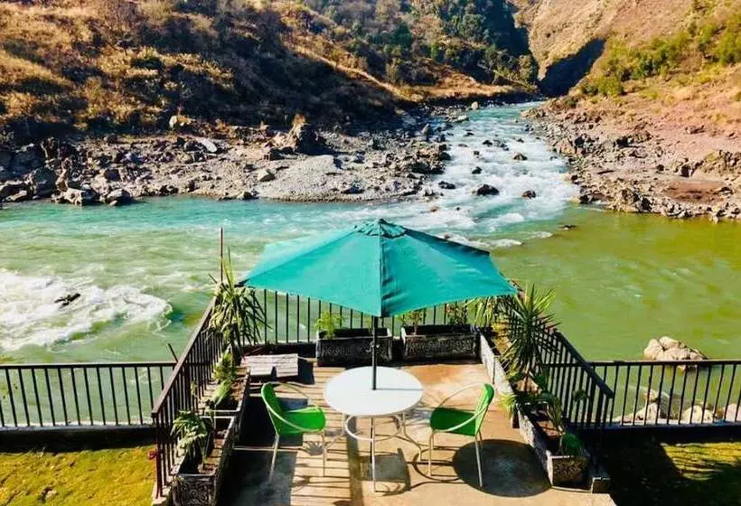 هتل La Orilla Muzaffarabad