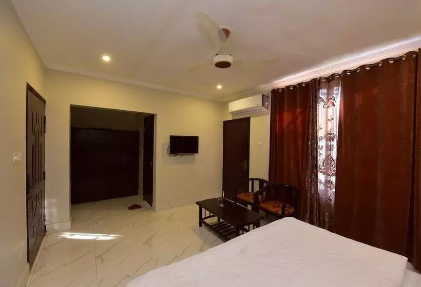 هتل La Orilla Muzaffarabad