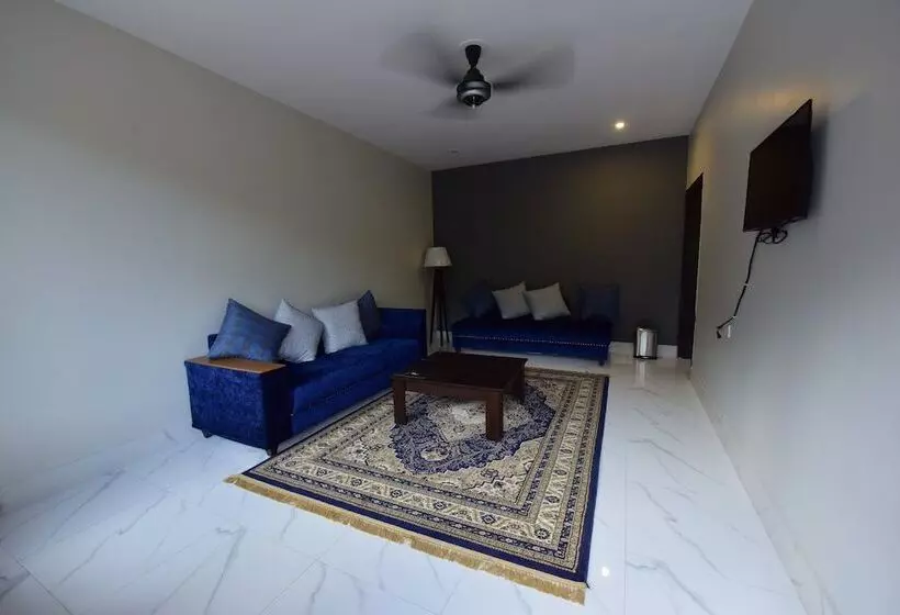 هتل La Orilla Muzaffarabad